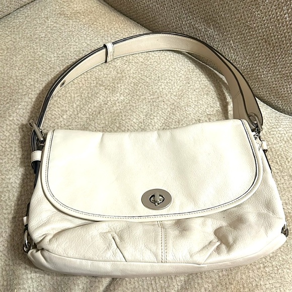 Coach Handbags - Coach Leather Shoulder Bag